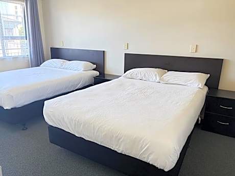 One Bedroom Unit (2 Doubles)