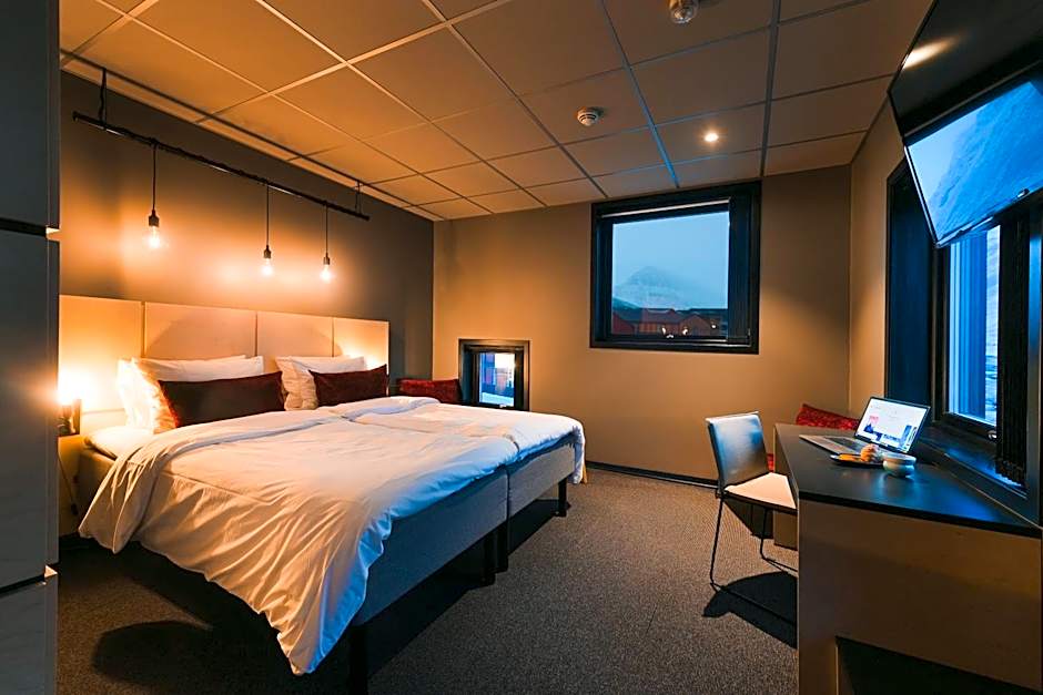 Svalbard Hotell | The Vault
