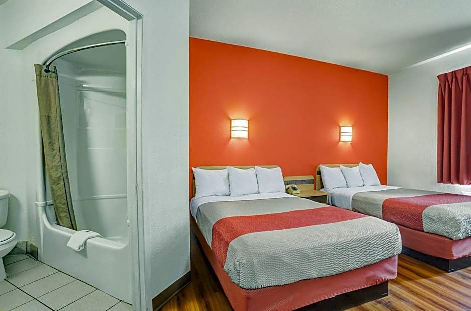 Howard Johnson by Wyndham Lemoore