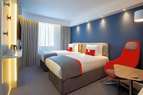 Standard Twin Room with Free Hot Breakfast