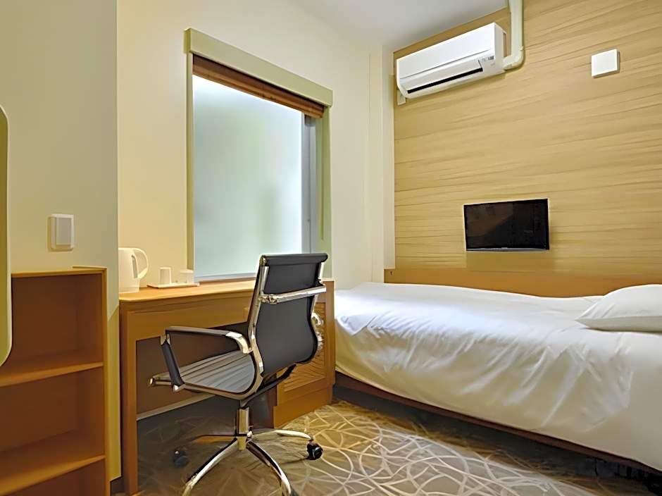 Okinawa Kariyushi Lch Izumizaki Kenchomae Hotel