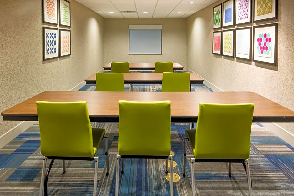 Holiday Inn Express & Suites Pahrump By IHG