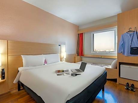 Standard Double Room with One Child Bed
