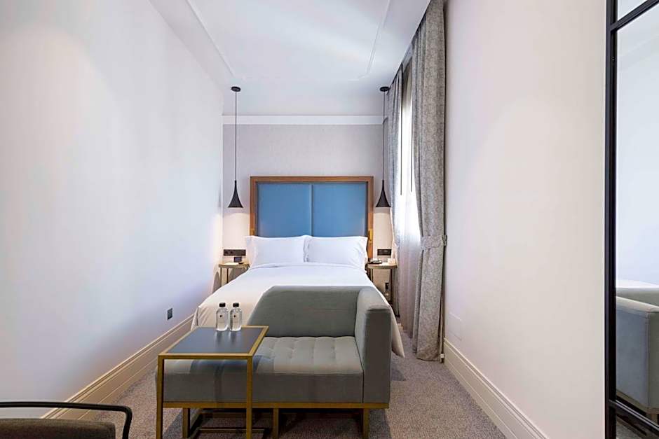 DoubleTree by Hilton Madrid - Prado