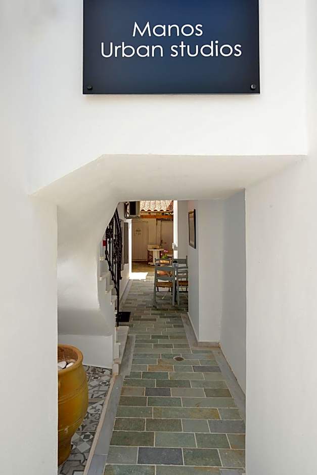 Urban Studios Manos