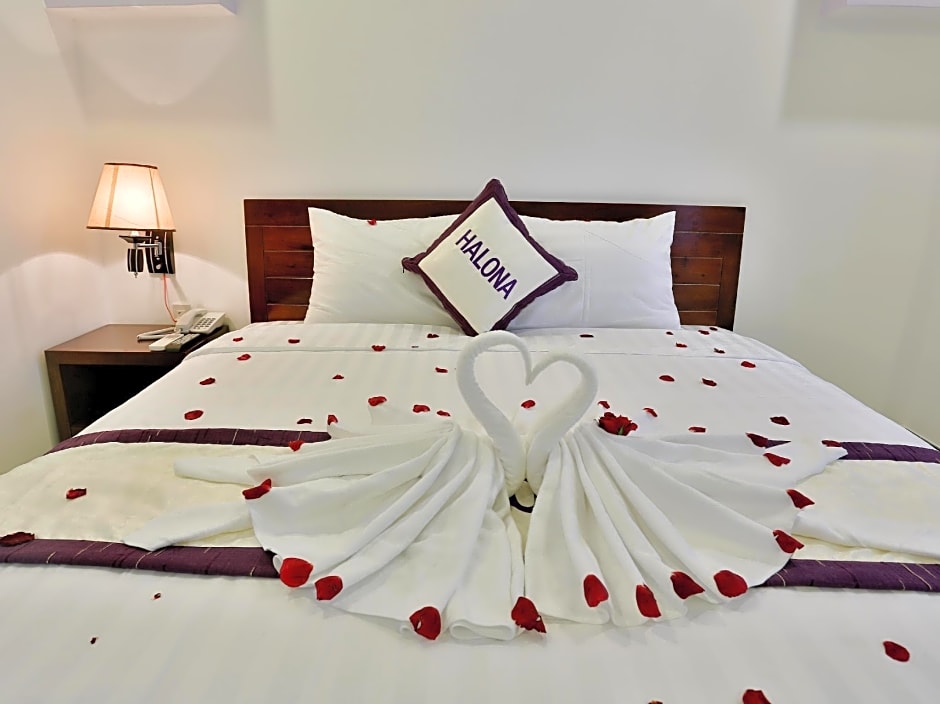 Halona Hotel