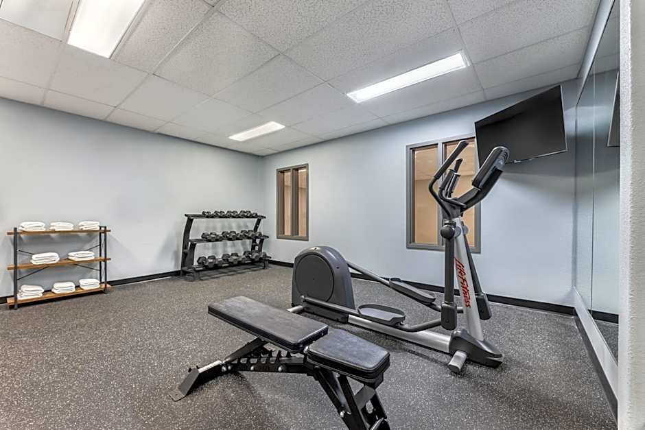 Days Inn & Suites by Wyndham Thunder Bay