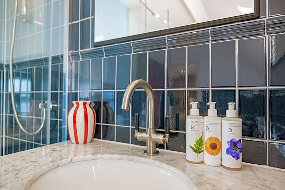 The Sheep on Sheep Street Hotel