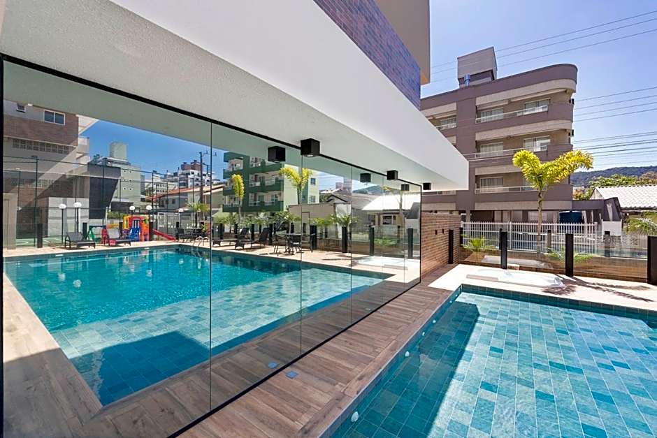 Terrazzo 401A - Apartamento 02 suítes - Acomoda até 05 pessoas - À poucos metros da praia de Bombas - (Consultar serviços de roupa de cama e banho)