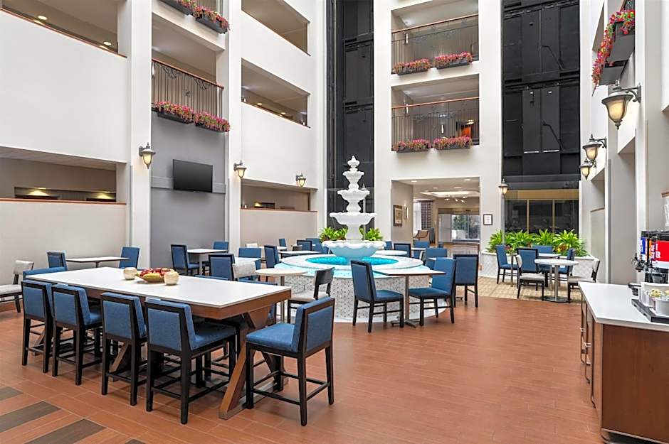 Hampton Inn & Suites Rockville Centre