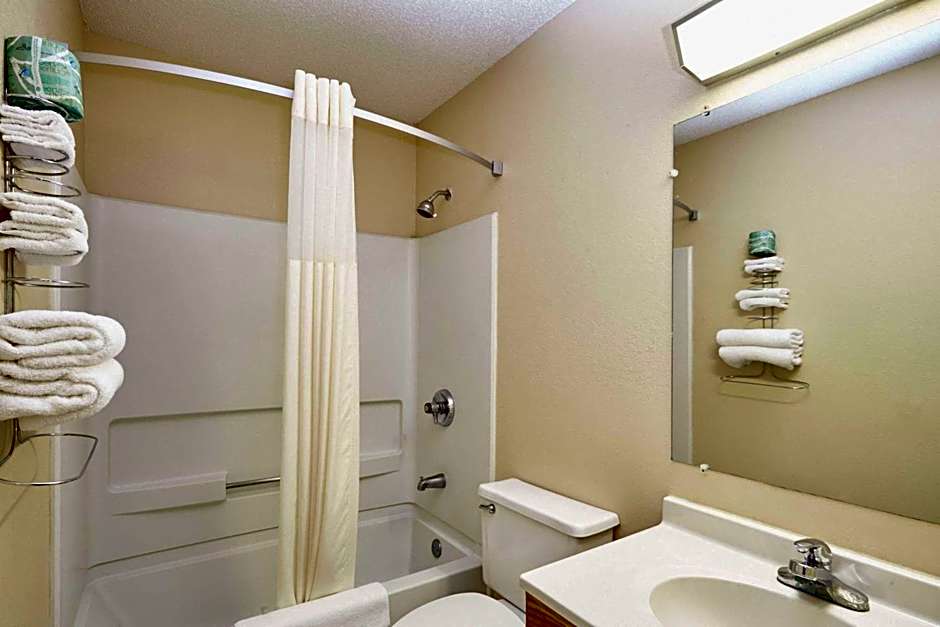 Super 8 by Wyndham Greenville