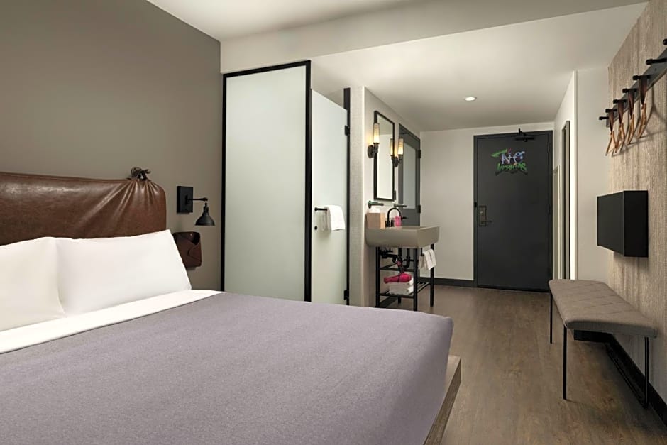 Moxy by Marriott Chicago Downtown