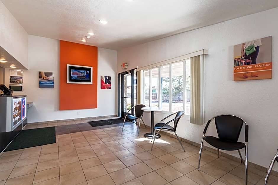 Travelodge by Wyndham Lansing