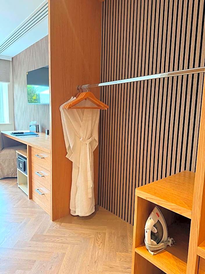 Cobo Bay Hotel