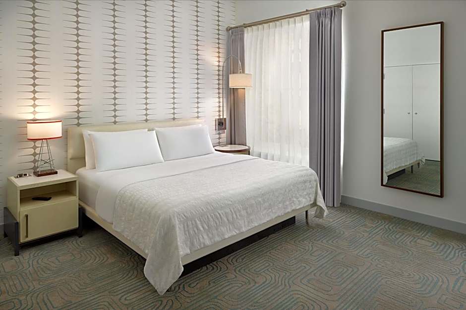 Photo 1 of 7 of 1 King Bed Guestroom