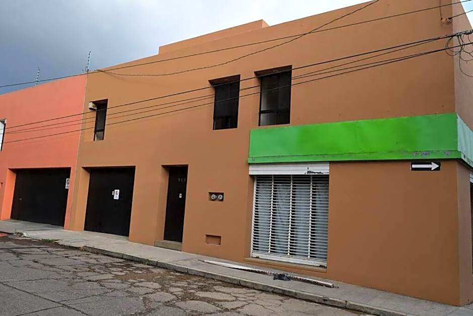 Octava de orquídeas - Casa con estacionamiento