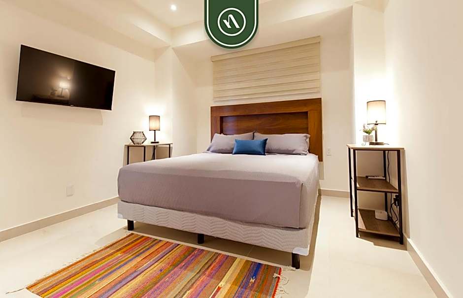 Cozy Apt with Private Terrace - Rooftop Pool