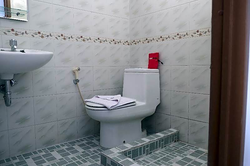 RedDoorz near Supermall Karawaci 2