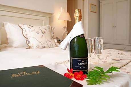 Luxury King or Twin Room with Sea View