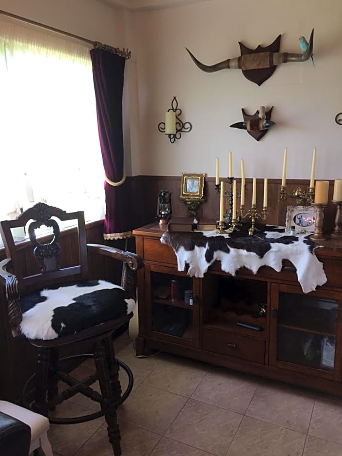 C R inn