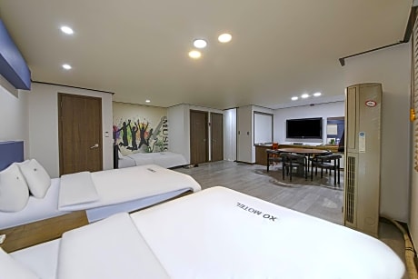 Quadruple Room with Private Bathroom