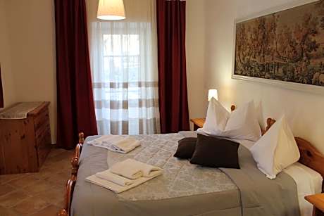 One-Bedroom Apartment (6 Adults)