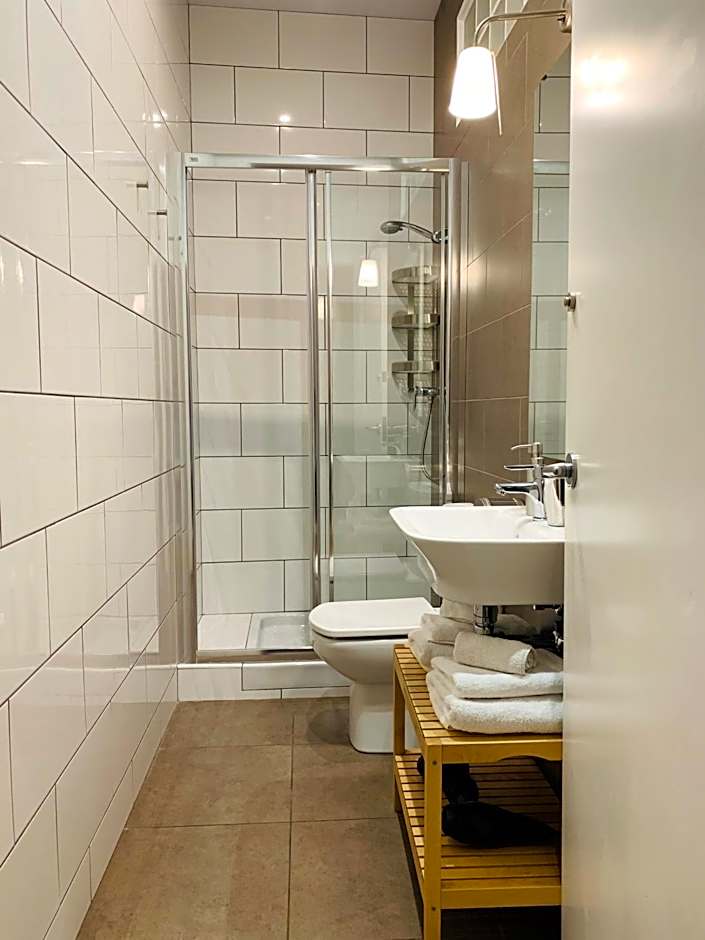 Super Balmes Guest House