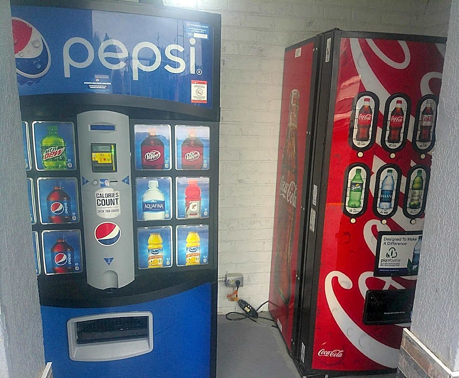 HomeTowne Studios by Red Roof Richmond - Airport Sandston