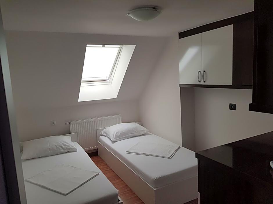 Domačija Vodnik & Apartments