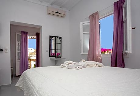 Love Nest - Queen size bed with partial Sea View