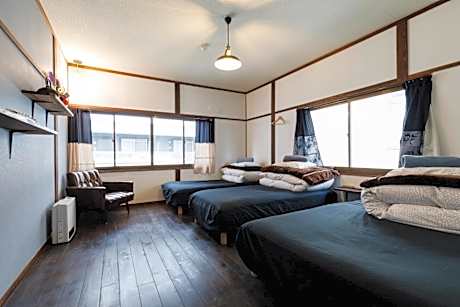 Economy Quadruple Room with Shared Bathroom