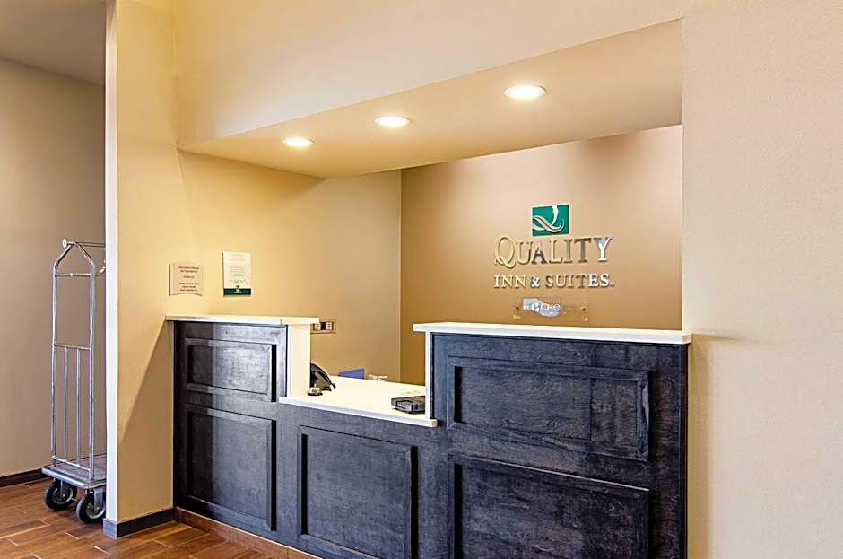 Quality Inn and Suites Near Tanger Outlet Mall