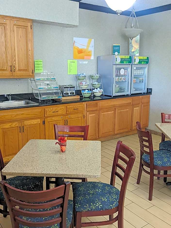 Quality Inn & Suites Delaware