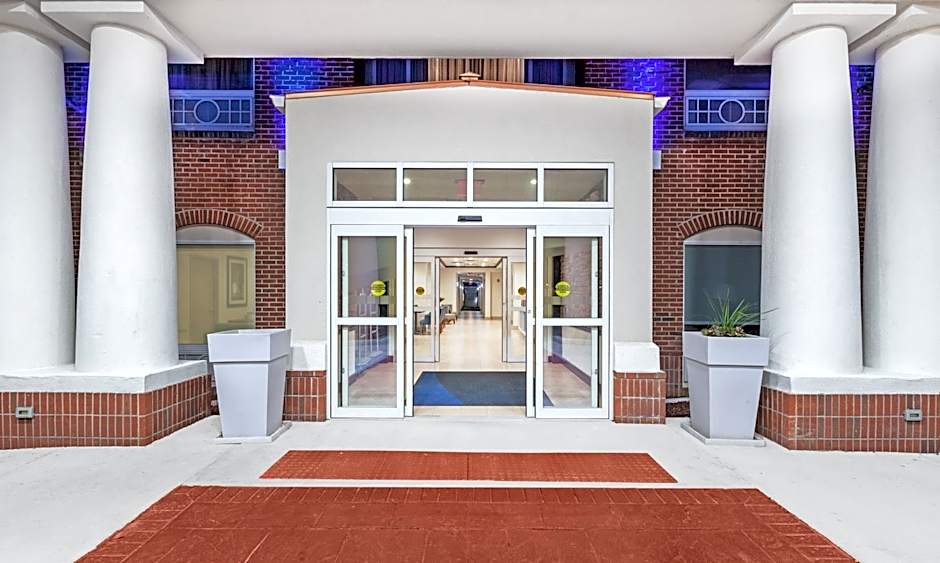 Holiday Inn Express & Suites Baton Rouge East By IHG