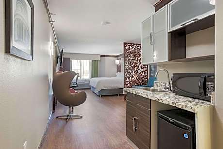 Superior King Corner Suite - Non Smoking