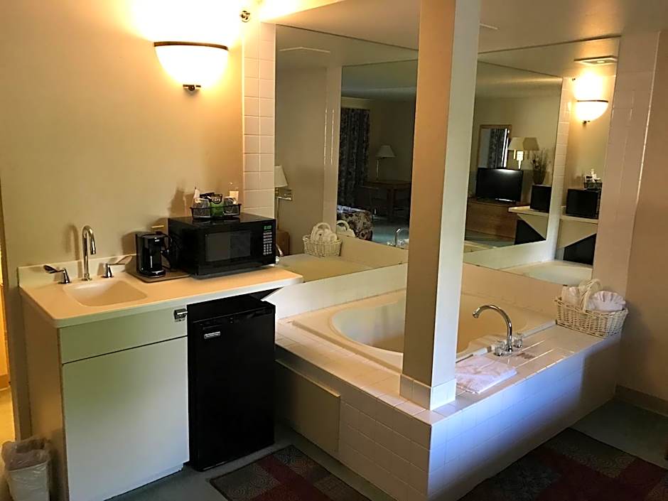 Econo Lodge Inn & Suites Oconto