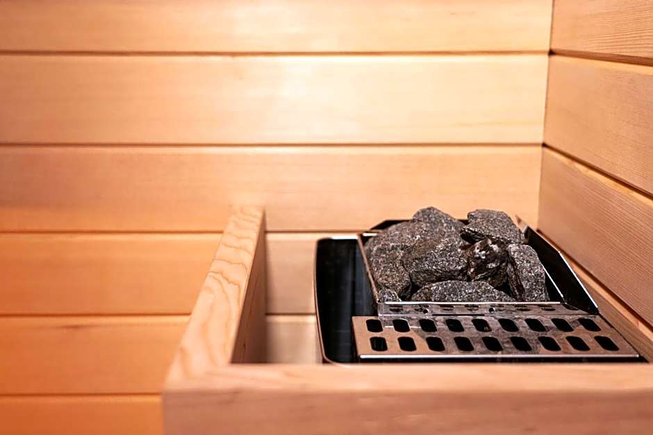 Skyline Rooms & Suites