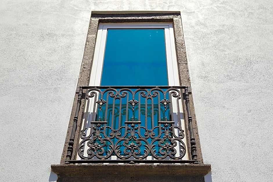 THE HOLY COW - Hostel & Suites