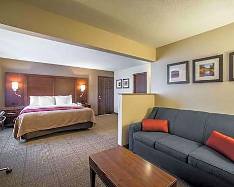 King Suite - Accessible/Non-Smoking