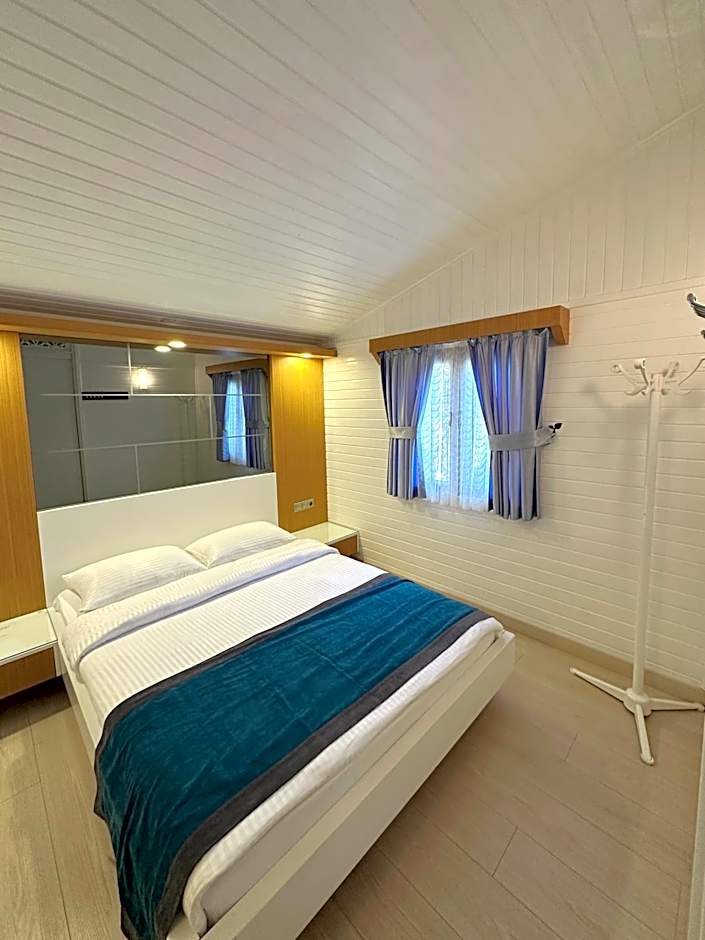 Azur Hotel