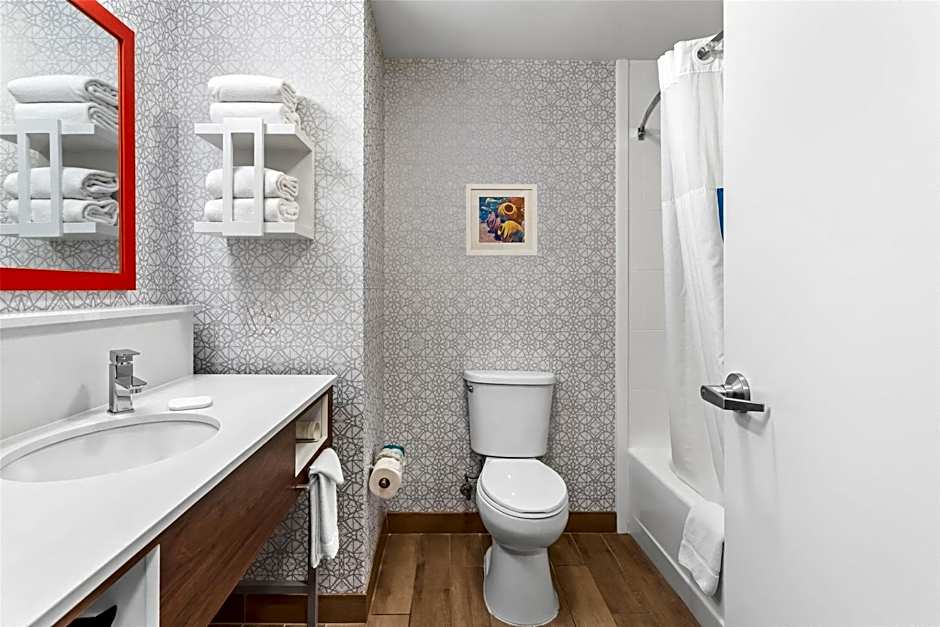 Hampton Inn By Hilton & Suites Farmington