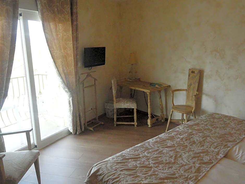 Hotel Restaurant Planes