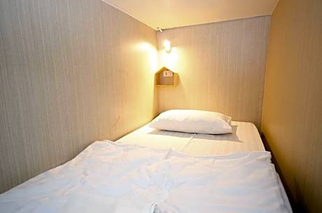 Bed in 8-Bed Mixed Dormitory Room