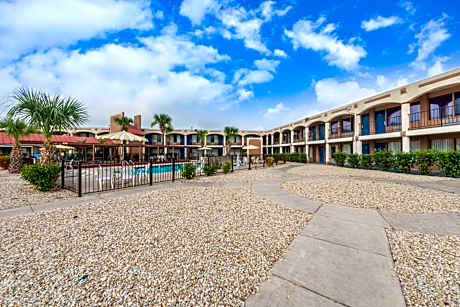 Days Inn by Wyndham San Antonio Splashtown/ATT Center