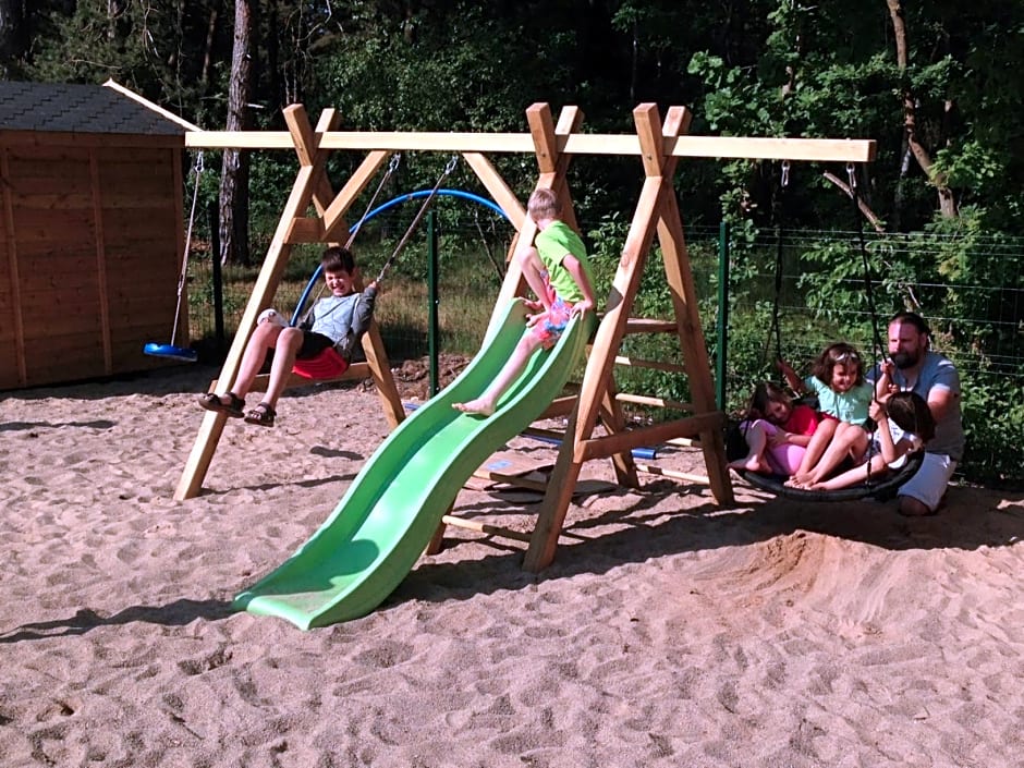 Domki Mi¿dzy Sosnami