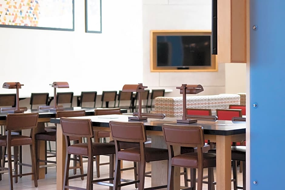 Holiday Inn Express & Suites Seattle-Sea-Tac Airport, an IHG Hotel