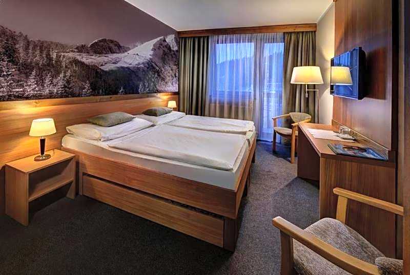Hotel FIS