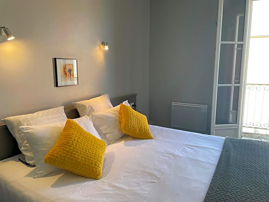 Logis Hotel Castel de Mirambel