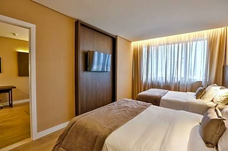 Family Apartment (1 King Bed and 2 Double Beds)