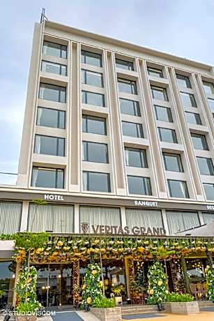 Hotel Veritas Grand